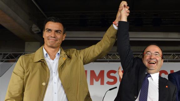 Pedro Sánchez y Miquel Iceta, en un mitin el año pasado. 