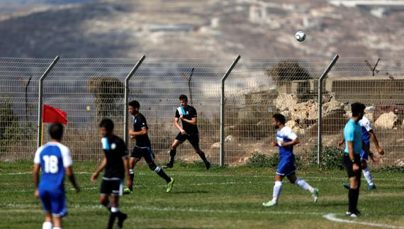 Los jugadores del Ariel, durante un entrenamiento. 