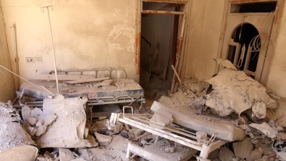 Daños causados por un bombardeo sobre un hospital de Alepo. 