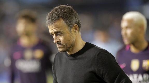 Luis Enrique, cabizbajo tras la derrota en Vigo. 