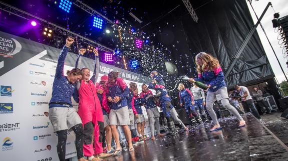 El equipo Team SCA celebra un triunfo