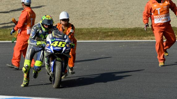 Rossi, tras la caída en Motegi. 