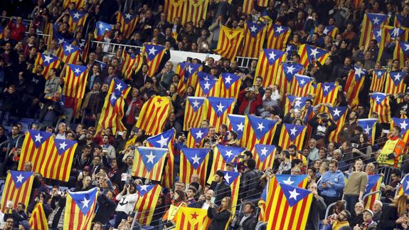 Esteladas en el Camp Nou.