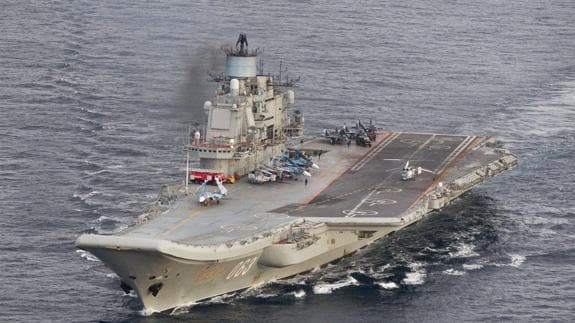 Portaaviones ruso 'Almirante Kuznetsov' navega hacia el Mediterráneo