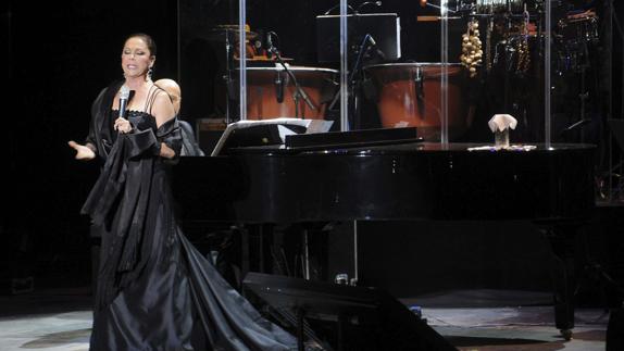 La cantante Isabel Pantoja, durante un concierto.