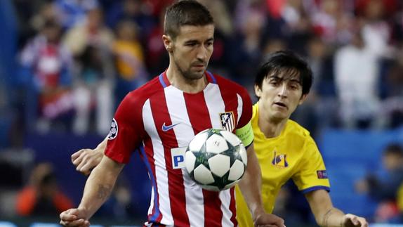 Gabi controla el balón ante el Rostov. 