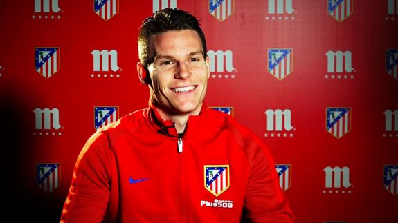 Kevin Gameiro, responde a los aficionados. 