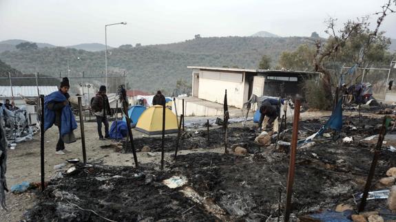Imagen del campo de refugiados tras el incendio. 