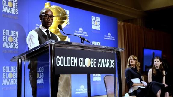 El actor Don Cheadle anuncia los nominados junto a Laura Dern (c) y Anna Kendrick (d), en Los Ángeles.