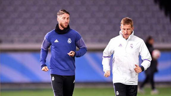 Sergio Ramos, ejercitándose al margen del grupo. 