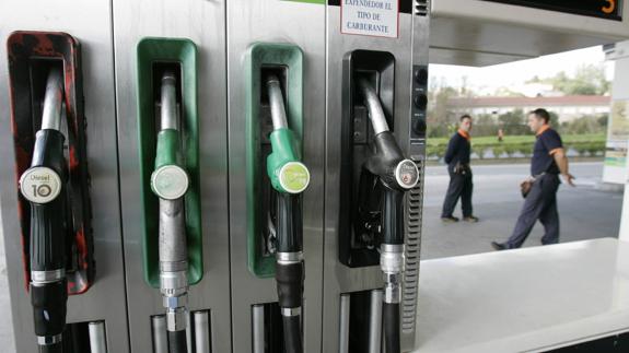 Surtidores en una gasolinera.