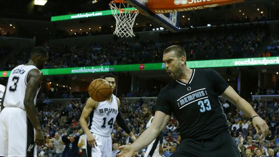 Marc Gasol celebra una canasta. 