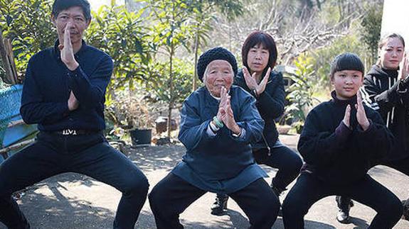 La mujer de 94 años es especialista en el arte marcial.