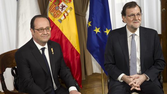 Rajoy y Hollande a su llegada hoy a la XXV cumbre bilateral Hispano-Francesa.