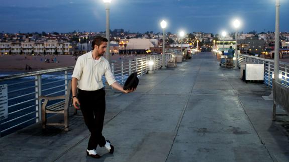 Ryan Gosling en una escena musical de 'La La Land', una cinta que derrocha amor por Los Ángeles.