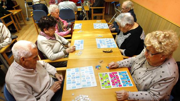 Un grupo de pensionistas en Miranda de Ebro (Burgos).