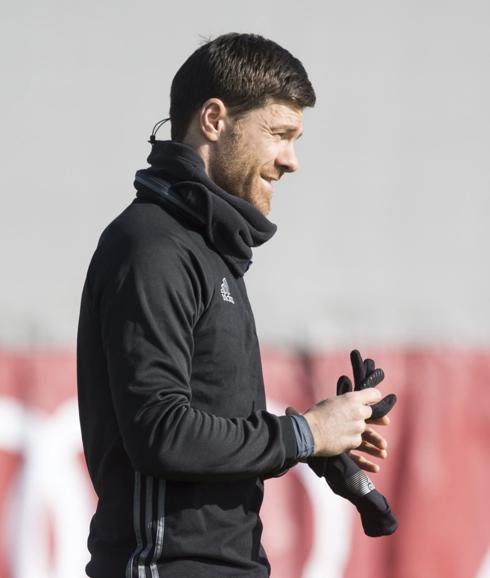 Xabi Alonso, en un entrenamiento. 