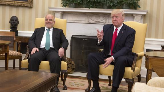 Donald Trump (d), junto a Haider al Abadi, primer ministro iraquí.