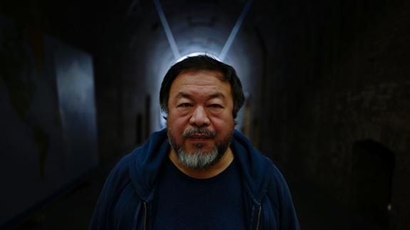 Weiwei posa en su estudio de Berlín. 