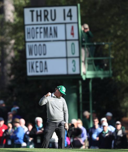 Hoffman celebra un golpe en el hoyo 15. 