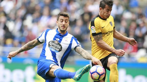 El Deportivo, muy exigido en Riazor ante el Málaga.