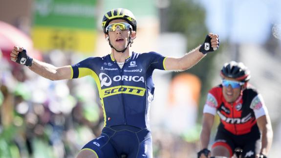 Simon Yates se impone en la cuarta etapa. 