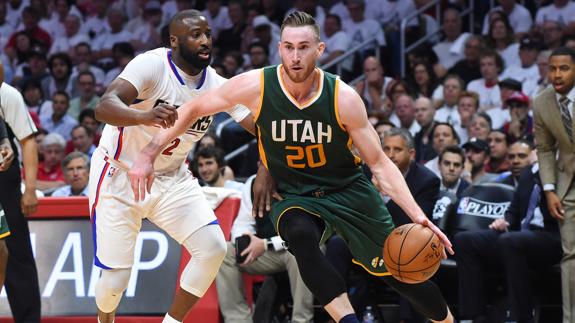 Gordon Hayward (dcha.).