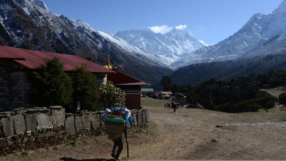 Multa de 22.000 dólares por intentar subir sin permiso al Everest