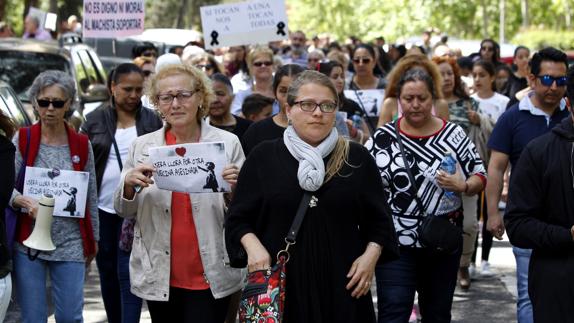 Concentración de protesta por el asesinato de la joven en Usera (Madrid).