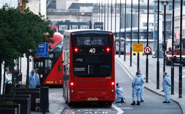 Investigadores en London Bridge. 