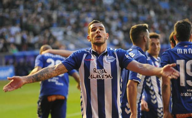 Theo Hernández, en un partido con el Alavés. 