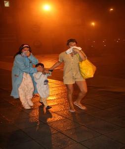 Noche de humo, angustia e indignación en Cazoña