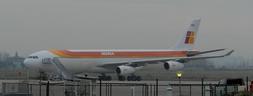 Un A-340 se ha convertido en el avión más grande que aterriza en Parayas