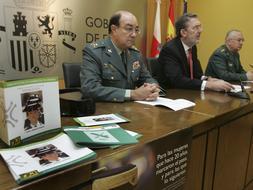 Atilano Hinojosa y Agustín Ibáñez comparecieron esta mañana ante los medios de comunicación. / A. FERNÁNDEZ