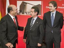Emilio Botín, Miguel Ángel Revilla, Íñigo De la Serna y José María Fuster, tras presentar ayer el proyecto. / ROBERTO RUIZ
