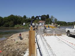 Obras de construcción del puente de La Rabia. / Javier Rosendo