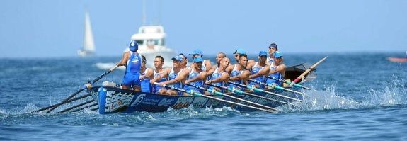  Astillero no pudo brillar como lo hizo el sábado en aguas de Pedreña, donde fue sexta. Los azules son novenos en la Liga San Miguel. 