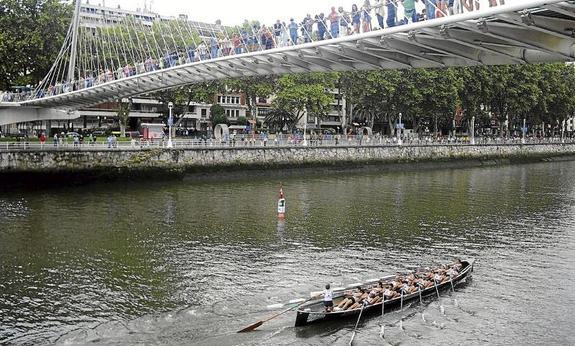 Pedreña, en la fotografía, volvió a ser última en la capital vizcaína, donde Hondarribia dejó sentenciado prácticamente el título. 