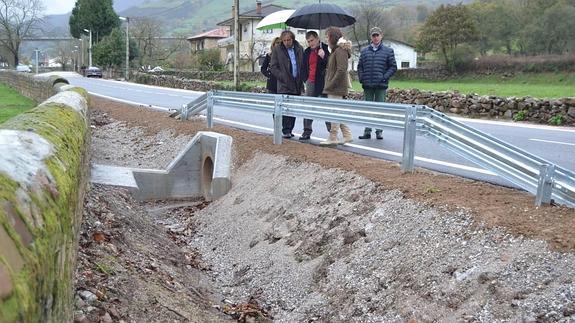 La Consejería de Obras Públicas repara la carretera entre Las Fraguas y Pedredo