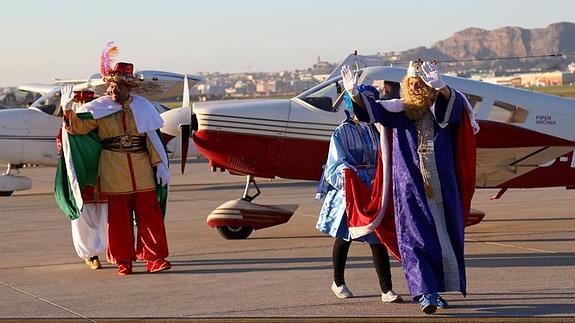 Los Reyes Magos han llegado a Cantabria en avión.