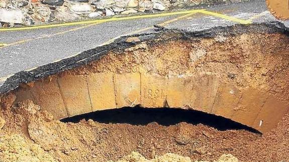 El último temporal deja al descubierto un puente del siglo XIX en Castro