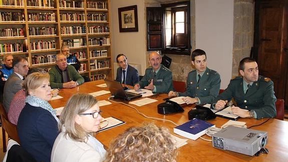 Asistentes a la Junta Local de Seguridad de Santillana del Mar.