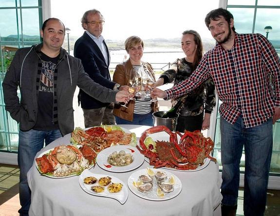 Luis Arbildua (El Marinero), Javier Collado (La Dársena), Inma Gutiérrez (El Muelle y Amita), Begoña Alonso (El Caserío) y Víctor Sánchez (La Solita).