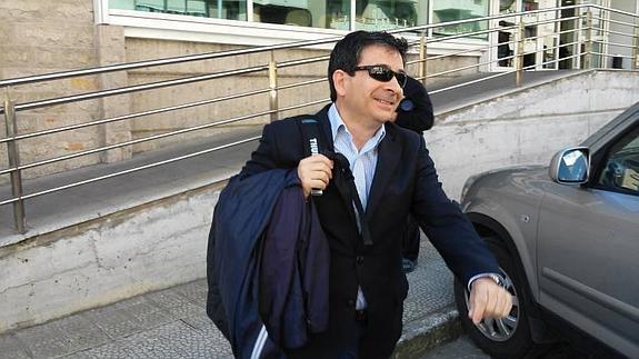 El alcalde de Astillero dice que la denuncia del secretario es "una falsedad"