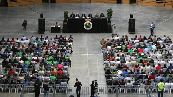 331 personas asisten a la Junta de Accionistas.