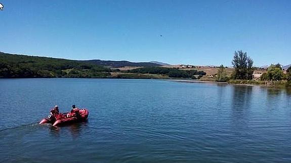 Búsqueda en el pantano del Ebro del hombre desaparecido.