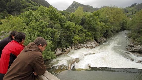 Las necesidades de agua en los grandes núcleos de población vienen determinadas por el estiaje de los ríos más que por el consumo.