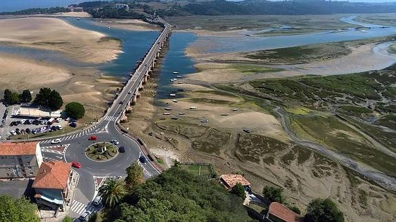 Cantabria ya tiene cinco playas para acudir con perros