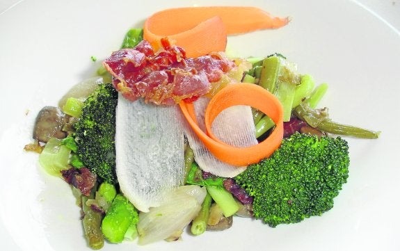 Salteado de verduras y setas de otoño con jamón ibérico crujiente. :: dm