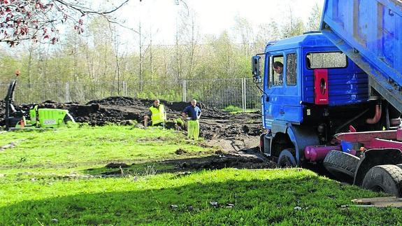 Las obras del Parque Fluvial del Híjar se centran ahora en la Avenida Naval.